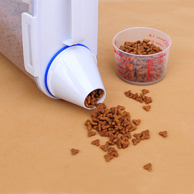 distributeur-de-croquettes-avec-bec-verseur-renverser