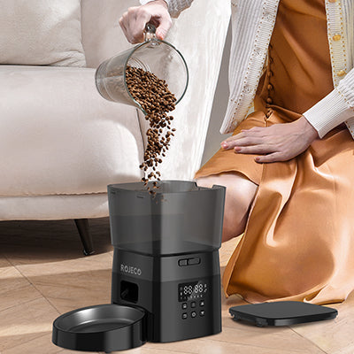 distributeur-de-croquettes-chat-automatique-remplir