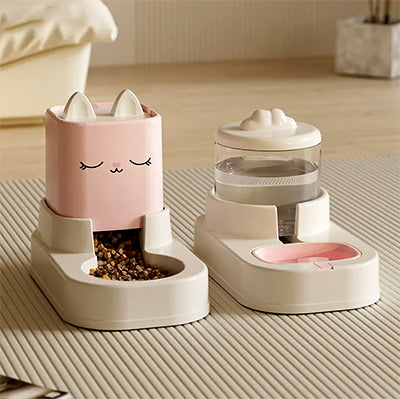 distributeur-de-croquettes-pour-chat-rose