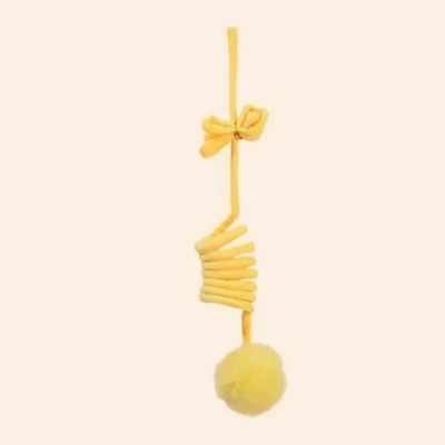 jouet-pour-chat-suspendu-jaune