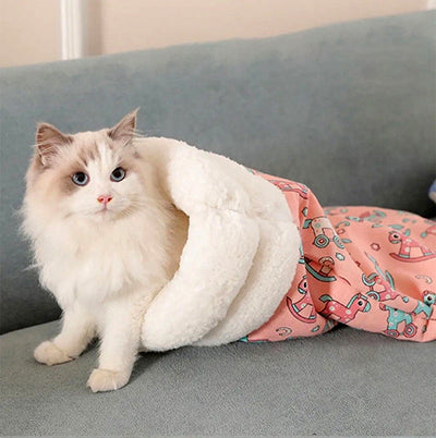 lit-pour-chat-assis-confortablement