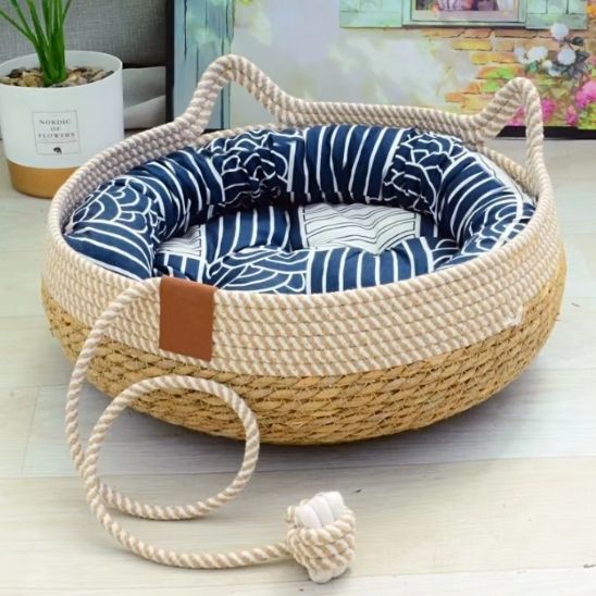 panier-chat-osier-tete-de-chat-avec-coussin-bleu