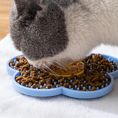 tapis-de-lechage-pour-chat-fleur-chat-qui-mange
