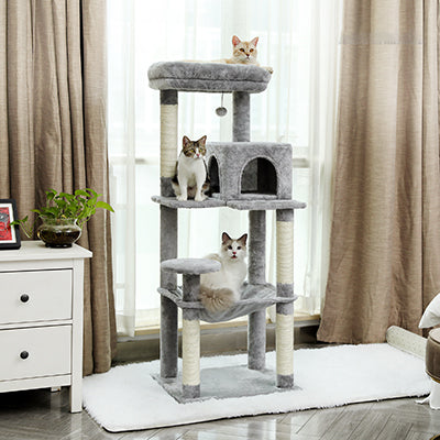 arbre-a-chat-multifonction-dans-la-chambre