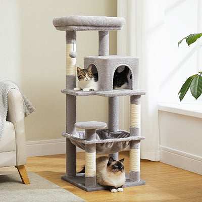 arbre-a-chat-multifonction-modele-gris-deux-chats-installes