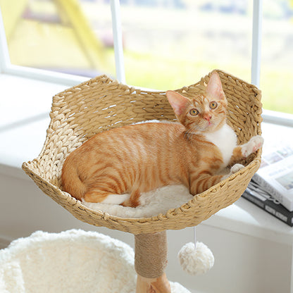 arbre-a-chat-scandinave-chat-allonge-dans-le-panier