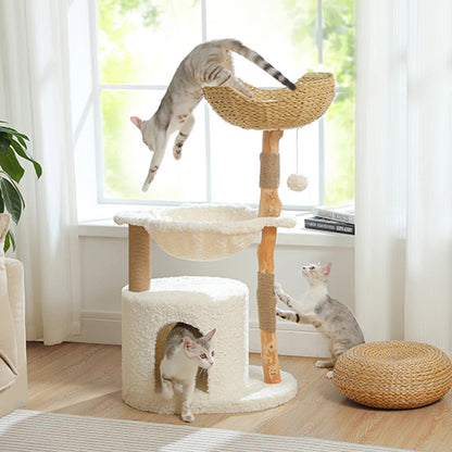 arbre-a-chat-scandinave-chat-qui-fait-des-bonds-et-griffe