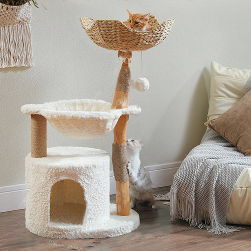 arbre-a-chat-scandinave-chat-qui-fait-ses-griffes