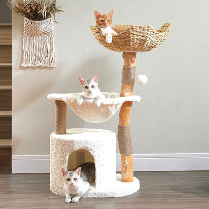arbre-a-chat-scandinave-trois-chats-couches