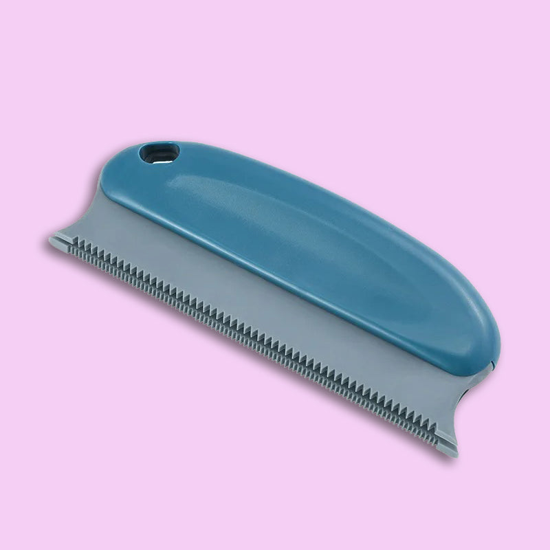 brosse-pour-chat-ramasse-poils-bleu