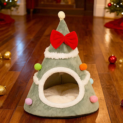 panier-chat-arbre-de-noel-sur-sol-en-bois