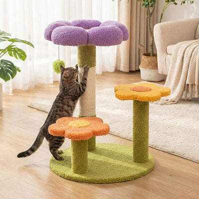 petit-arbre-a-chat-design-floral-chat-qui-griffe-le-poteau