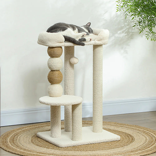 petit-arbre-a-chat-gain-de-place-modele-chat-qui-dort